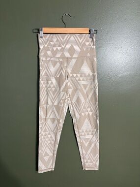 aerie Beige & White Geometric Print Leggings